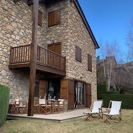 Holiday home Casa En Residential Con Jardin Y Piscina Estavar