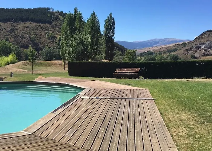 Casa En Residential Con Jardin Y Piscina Nyaraló