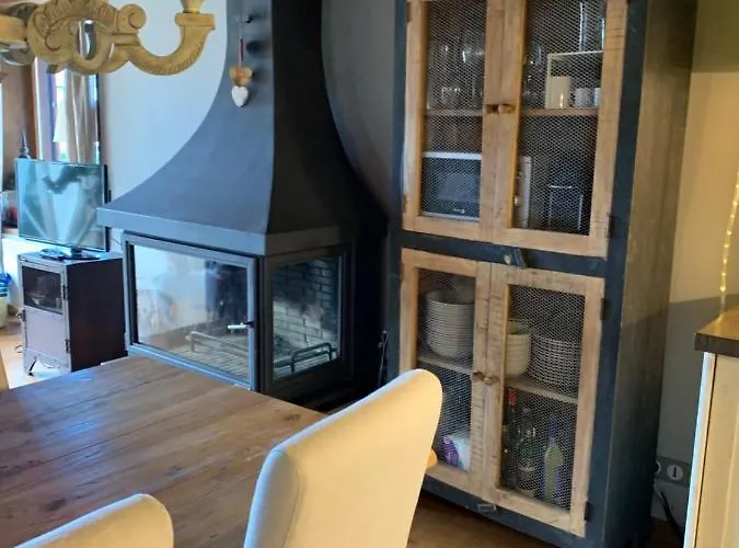 Nyaraló Casa En Residential Con Jardin Y Piscina Estavar