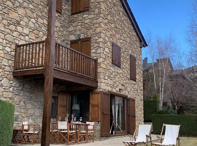 Nyaraló Casa En Residential Con Jardin Y Piscina Estavar